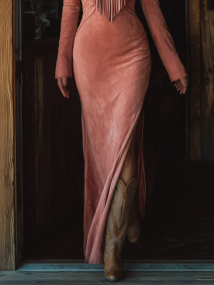 Abito Maxi in Finta Suede Rosa con Frange Ricamate in Stile Vintage Western